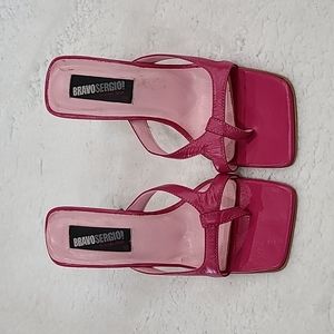 Bravo Sergio Lucy, fuchsia, size 5M in good condition.